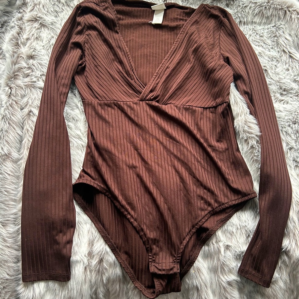 H&M | Brown Long Sleeve Ribbed Bodysuit